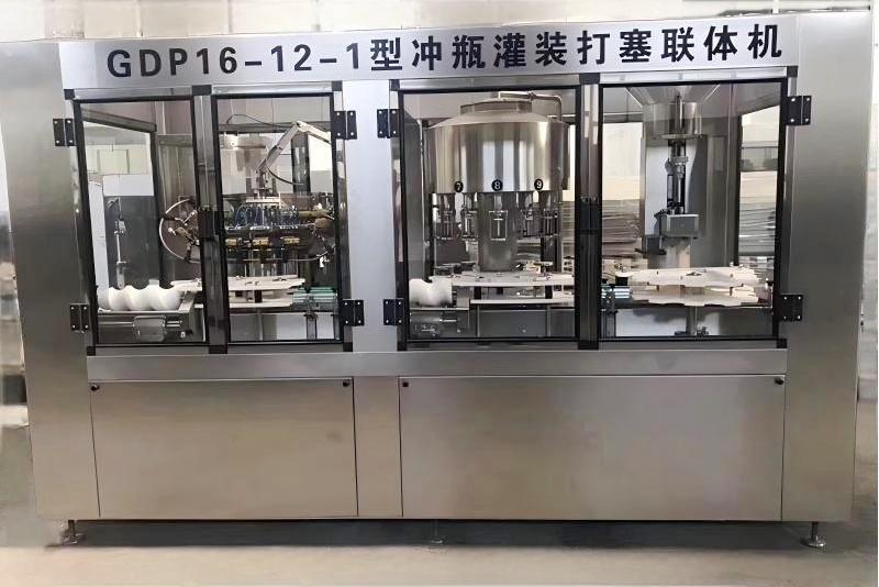 葡萄酒，果酒沖瓶灌裝打塞一體機(jī)